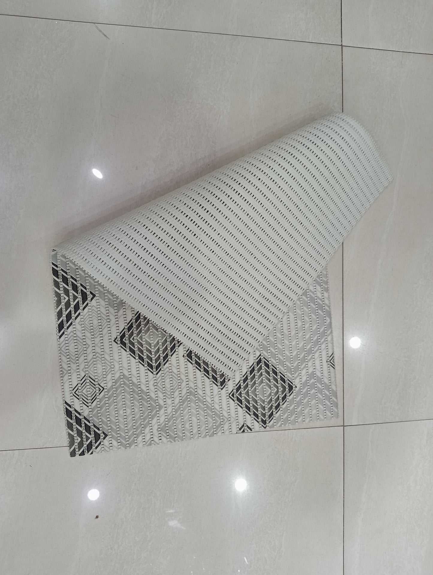 Modern Anti-Skid Floor Mat – Soft, Durable & Easy to Clean /Living Room/ Bedroom/ Bathroom